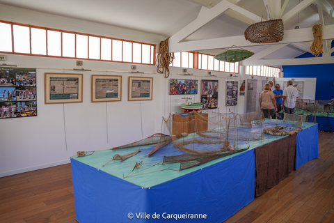 Photo de l'exposition sur la pêche proposée à La Galerie par la Médiathèque, en collaboration avec les associations La Partègue de Giens, Carqueiranne Environnement et le Photo Club Carqueirannais.
