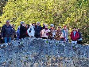 Photo avec les participants à l'ATL du 19 avril durant la visite du pont de vins sur caramy - Agrandir l'image, .JPG 381,5 Ko (fenêtre modale)