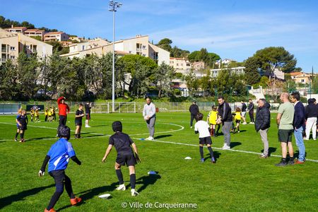 Entrainement des enfants du RCHCC avec les joueurs du RCT au stade riquier - Agrandir l'image, .JPG 326 Ko (fenêtre modale)